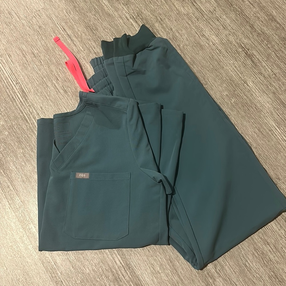 Figs scrub set